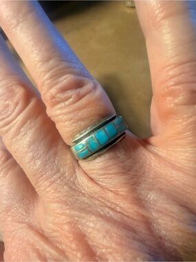 Native American Zuni inlay Vintage Ring
Size 7 1/2